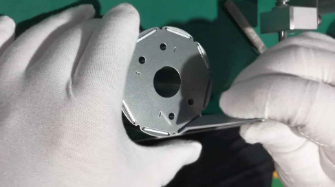 自動化技術革新：電機轉子插磁鋼技術