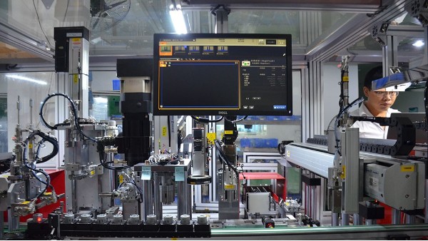 第四條汽車水泵電機自動化設(shè)備送貨到客戶工廠