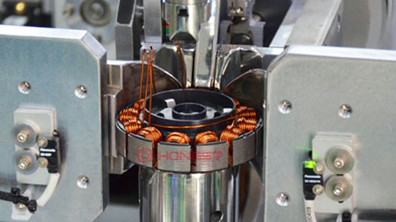 定子繞線特寫(xiě)